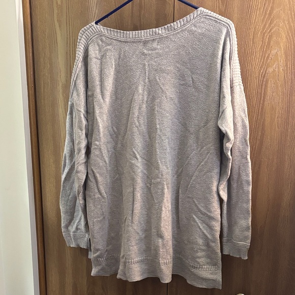🎃 Old Navy Off-the-Shoulder Light Gray Sweater - Picture 6 of 7